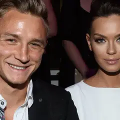 Uśmiechnięci Edyta Zając i Rzeźniczak na evencie.