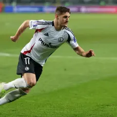 Legia vs Cracovia: Statystyki, H2H, Rekordy i Analiza Meczów