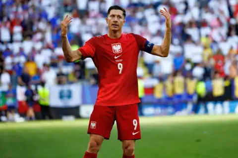 Ile zarabia Lewandowski dziennie? Pensja, reklamy i biznesy