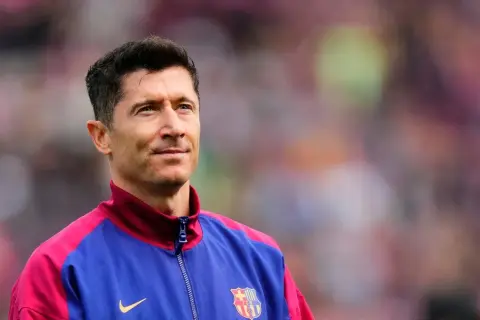 Ile Robert Lewandowski zarabia tygodniowo w 2026? Pensja brutto