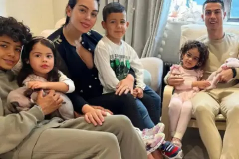 Ile dzieci ma Cristiano Ronaldo? Imiona, matki i Georgina