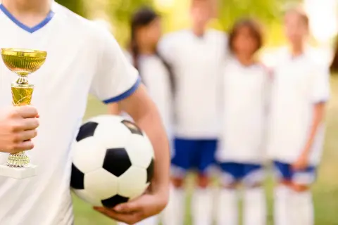 Niższe ligi piłkarskie w Polsce 2026: jak żyją kluby regionalne i dlaczego to fundament polskiego futbolu