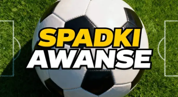 Piłka nożna na boisku, tekst "SPADKI AWANSE". Zastanawiasz się, ile drużyn spada z ekstraklasy?