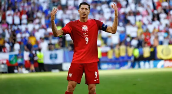 Ile zarabia Lewandowski dziennie? Pensja, reklamy i biznesy
