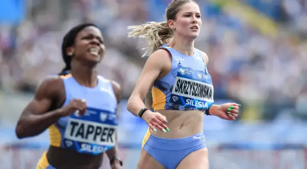 Pia Skrzyszowska w biegu na 100m, zdeterminowana, by osiągnąć swój wzrost formy.