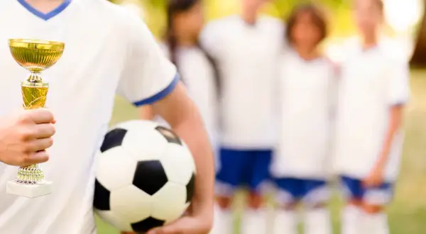 Niższe ligi piłkarskie w Polsce 2026: jak żyją kluby regionalne i dlaczego to fundament polskiego futbolu