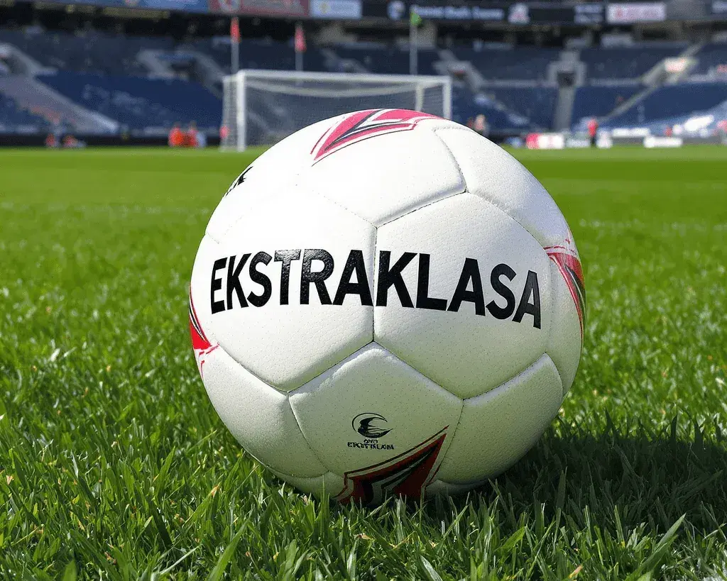 Dzisiejsze mecze Ekstraklasy: Kto gra, o której i gdzie oglądać?